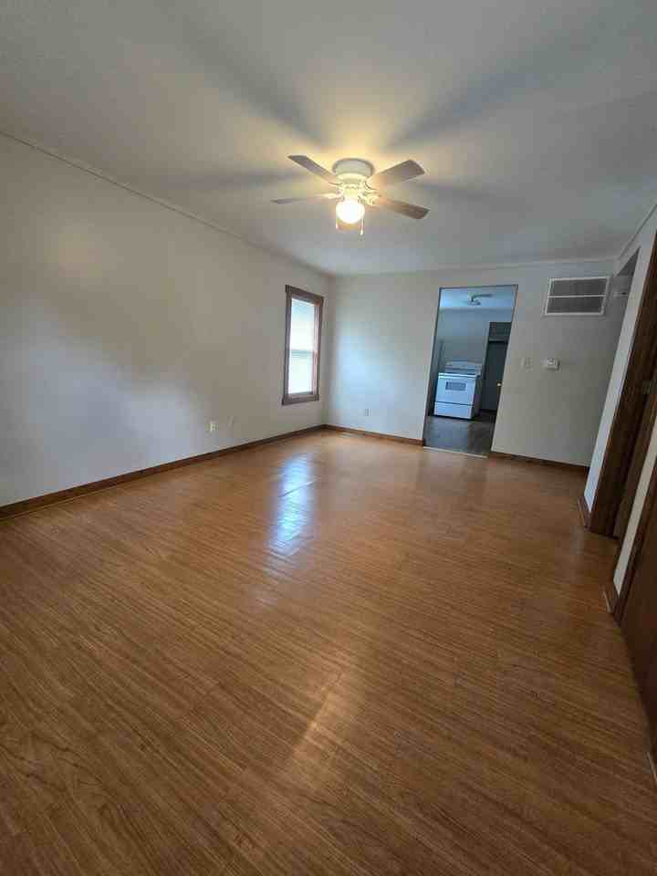 313 Sanford Ave - Photo 2 of 10