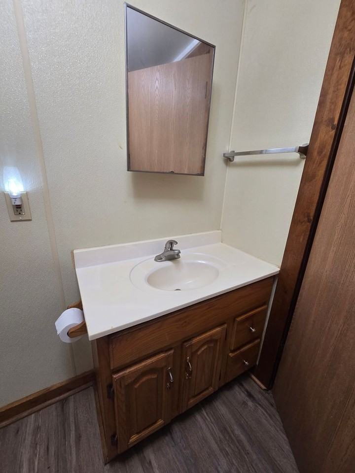 313 Sanford Ave - Photo 4 of 10