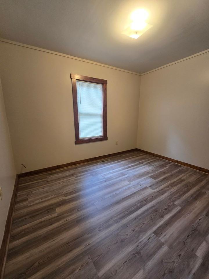 313 Sanford Ave - Photo 6 of 10