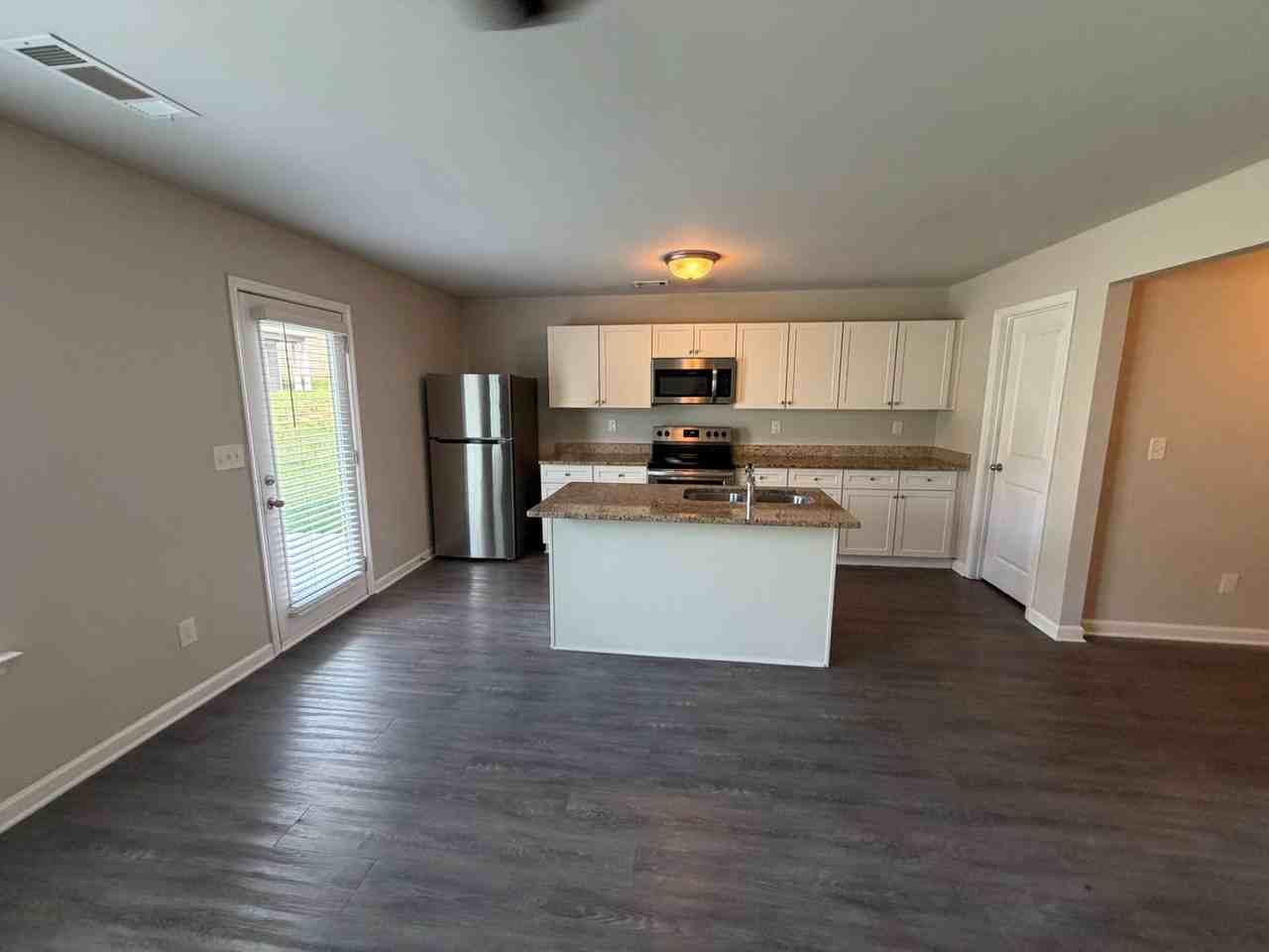 313 Nutwood Trce - Photo 4 of 25