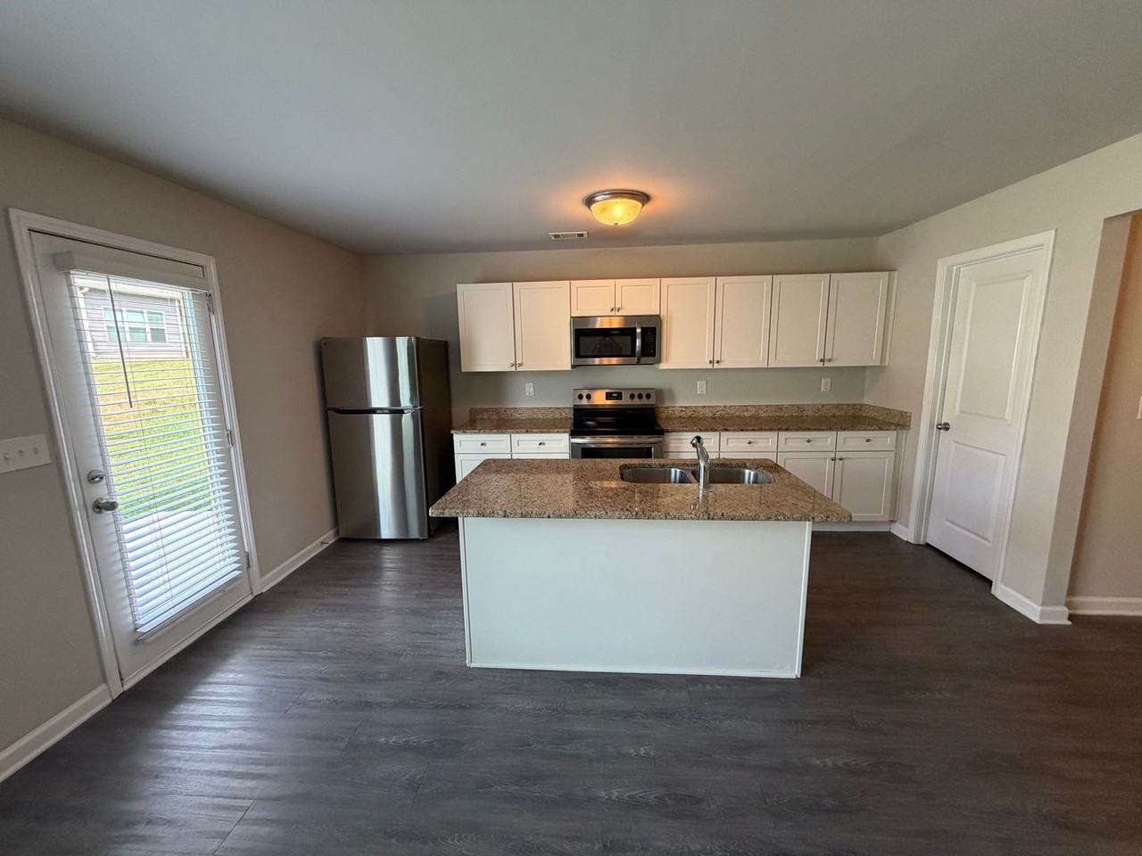313 Nutwood Trce - Photo 5 of 25