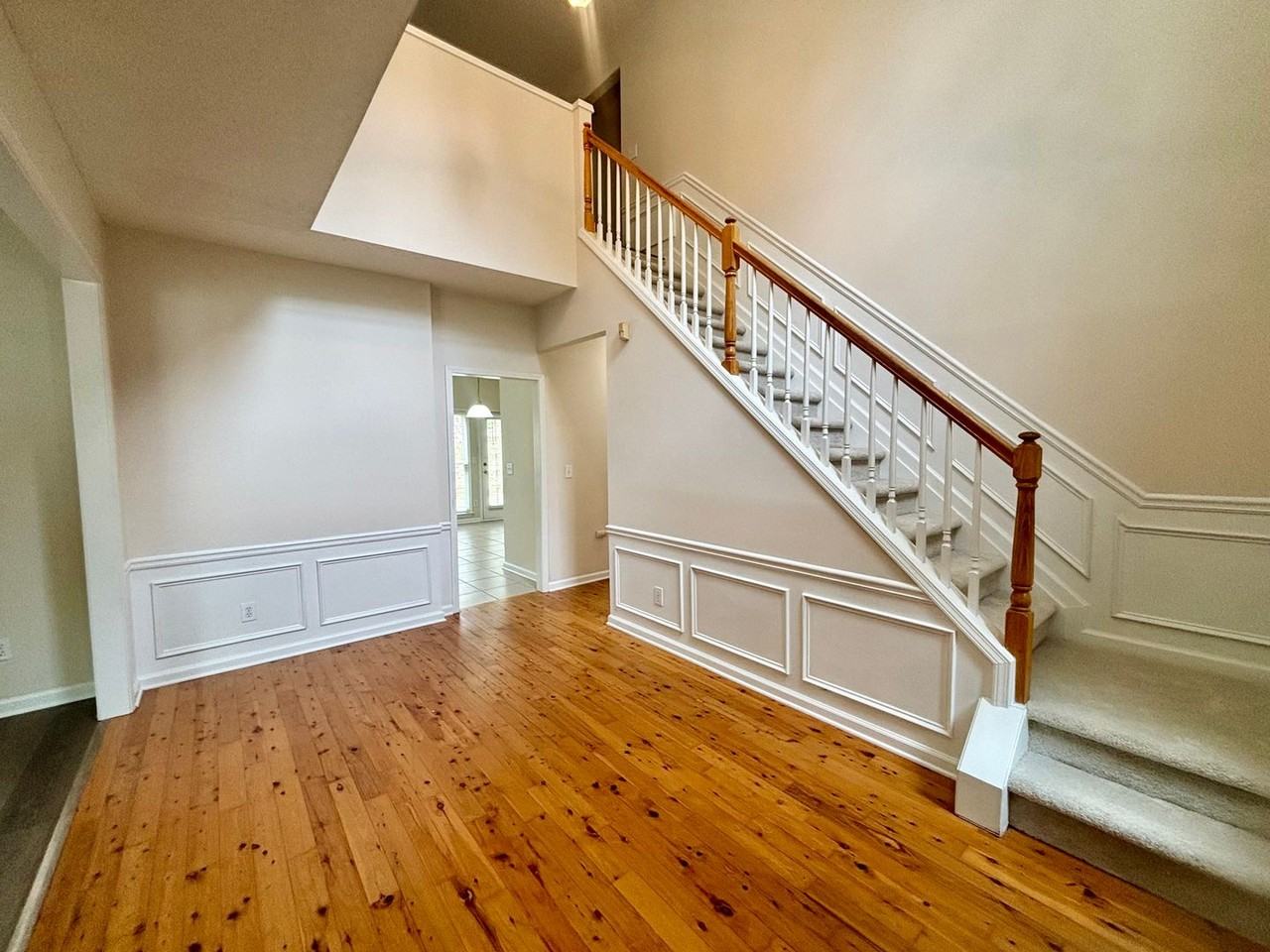 10920 Glenbarr Dr - Photo 2 of 31