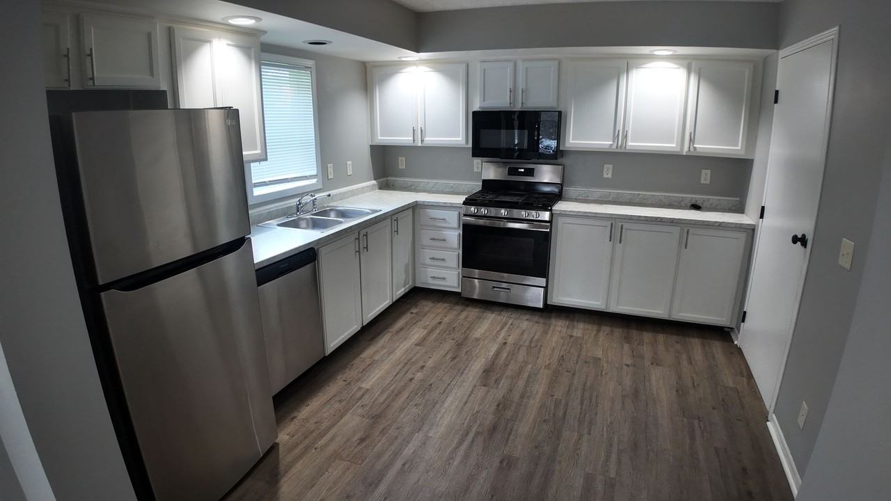 1020 E Main St - Photo 4 of 15