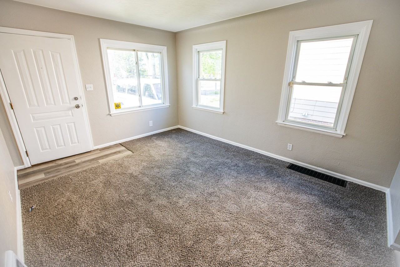 306 W Crawford Ave - Photo 3 of 23