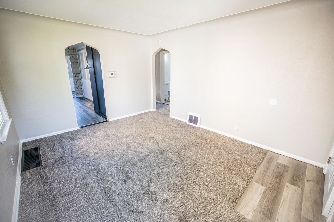 306 W Crawford Ave - Photo 4 of 23