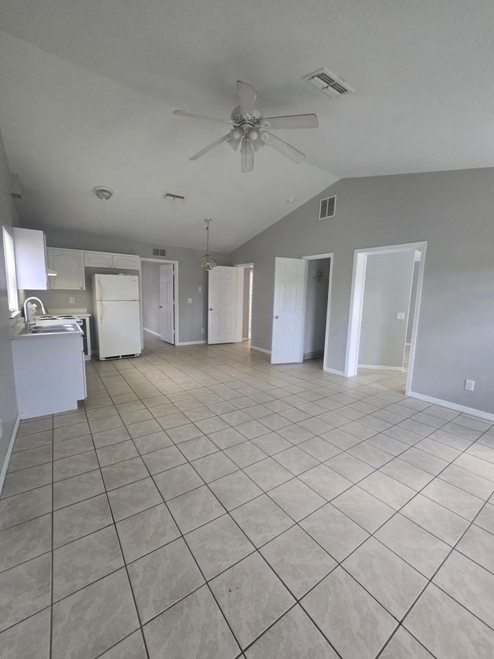 102 Drake St - Photo 3 of 16