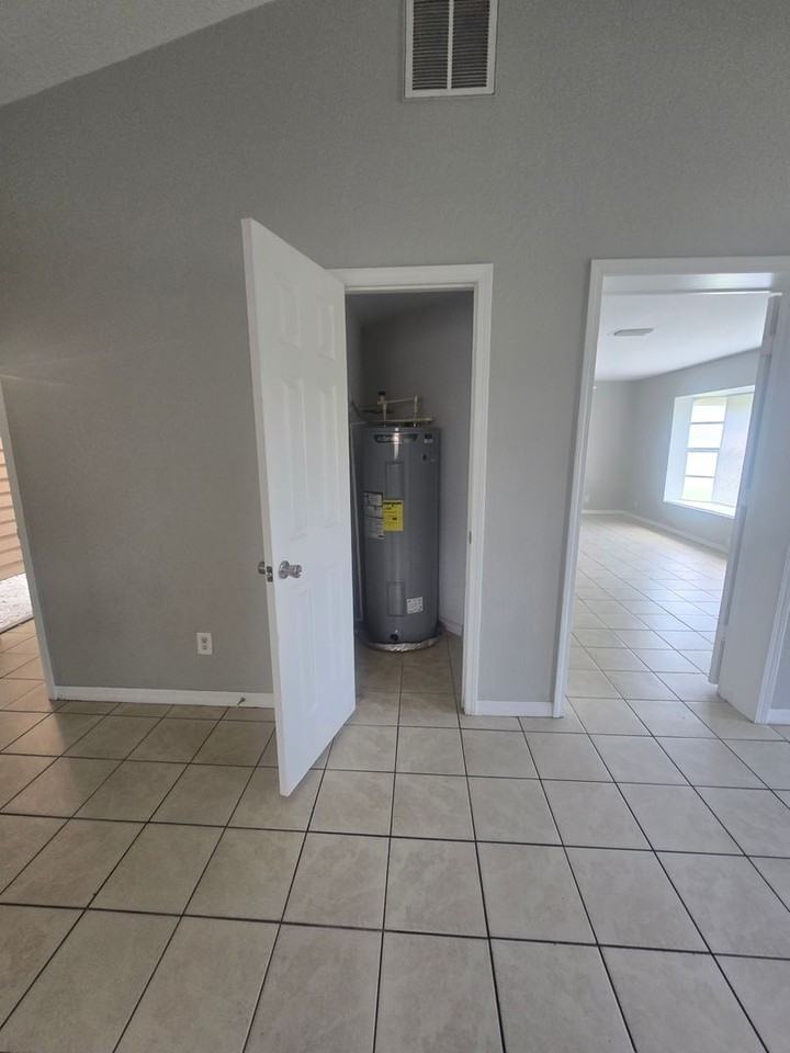 102 Drake St - Photo 6 of 16