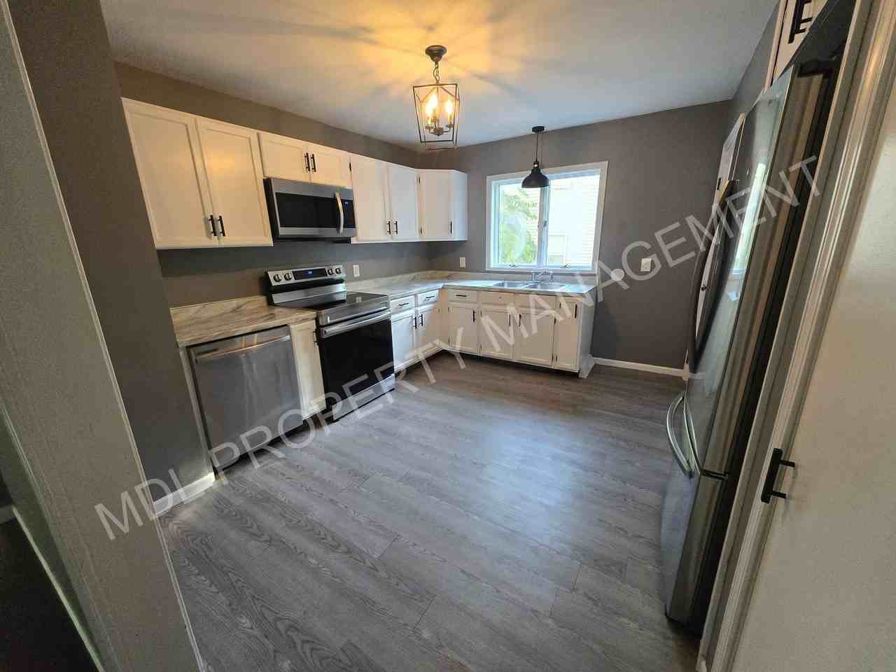 414 E Haley St - Photo 4 of 16