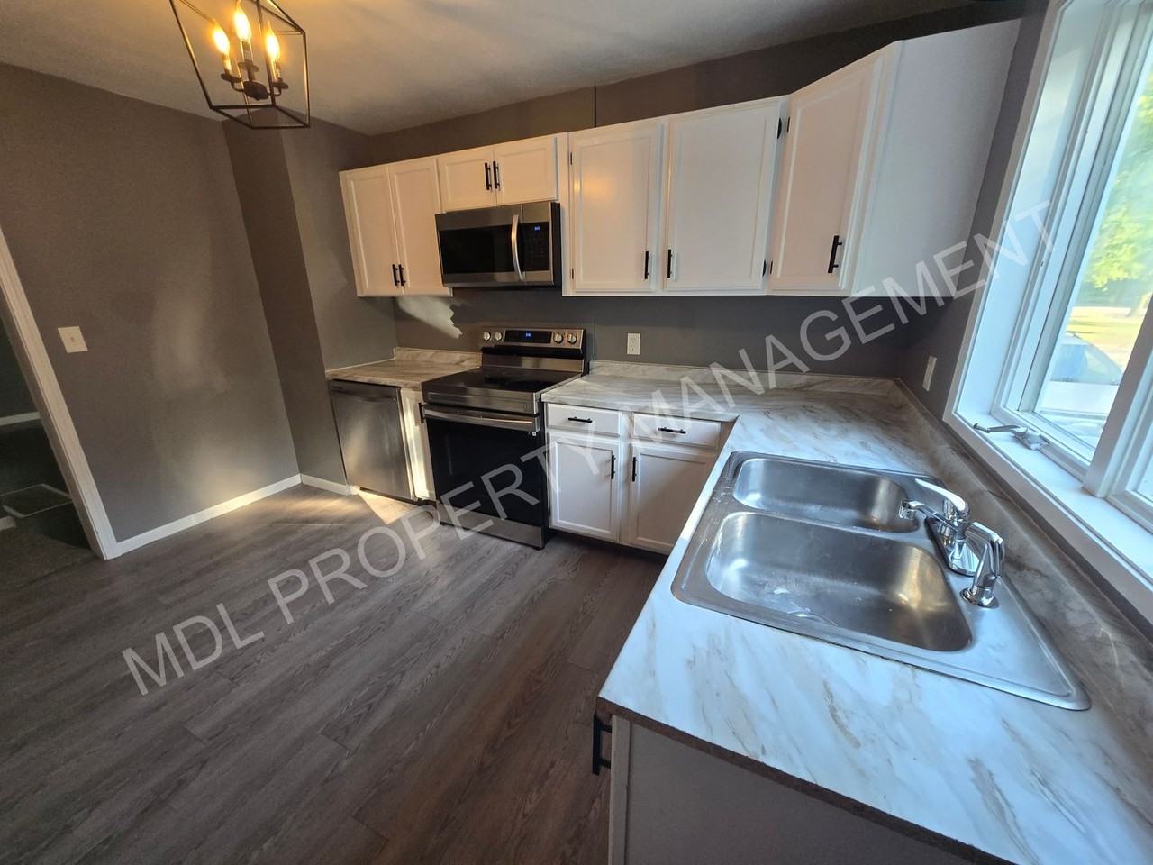 414 E Haley St - Photo 5 of 16