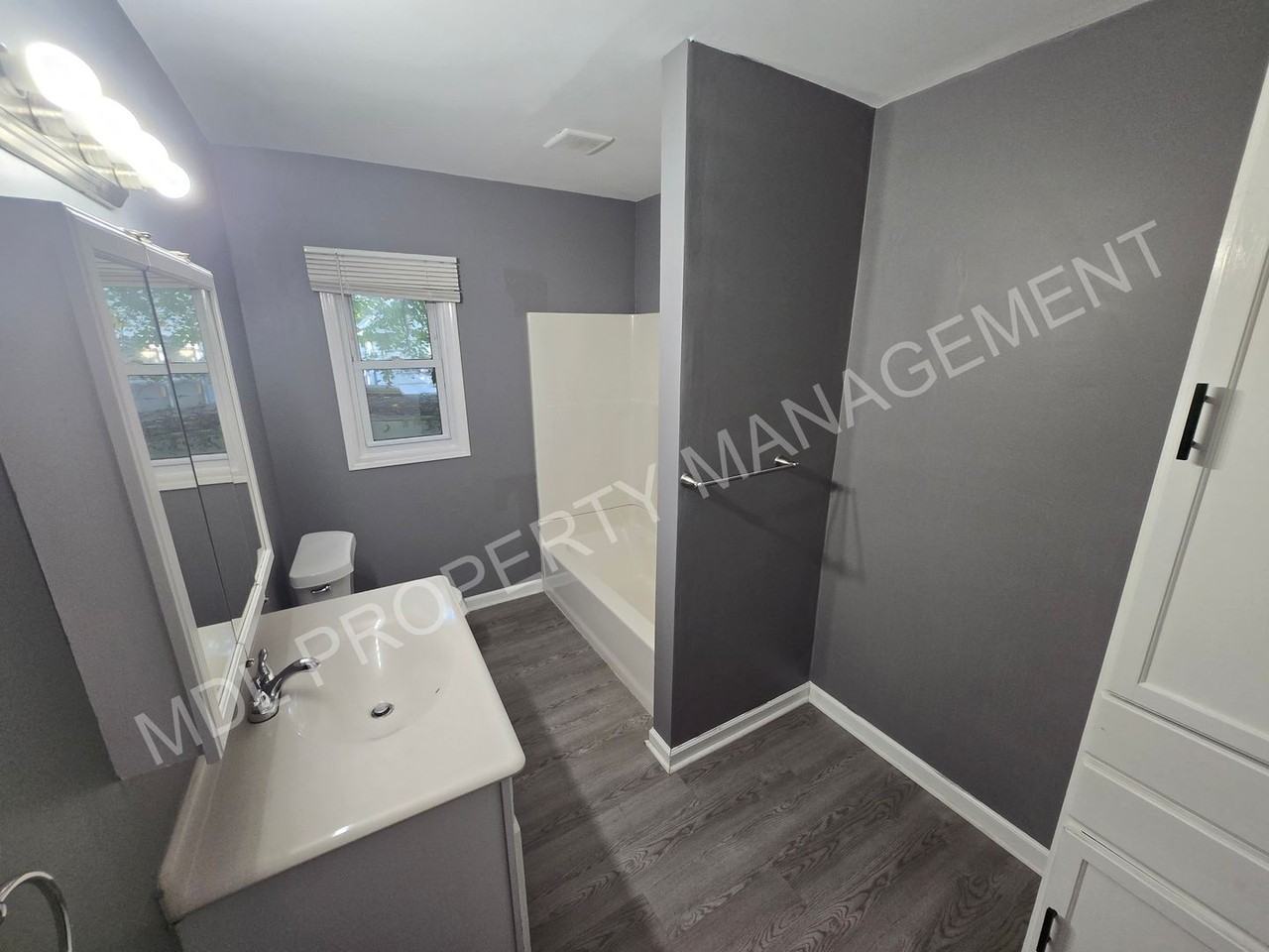 414 E Haley St - Photo 6 of 16
