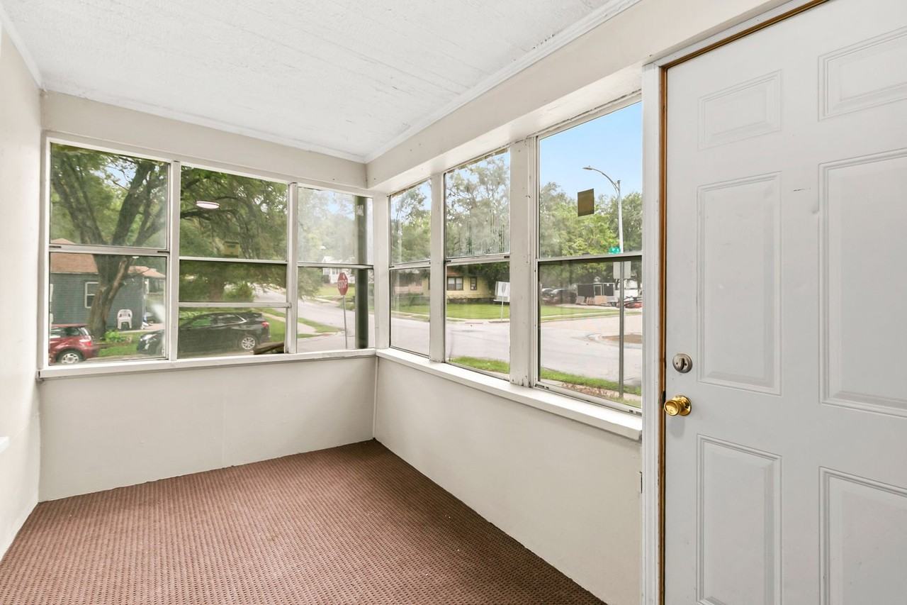 4252 Maple St - Photo 2 of 22