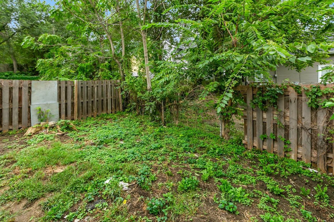 4252 Maple St - Photo 3 of 22