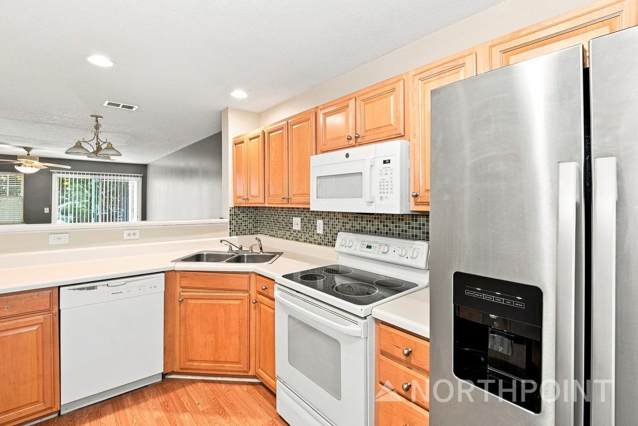 10728 Holly Ridge Blvd - Photo 3 of 10