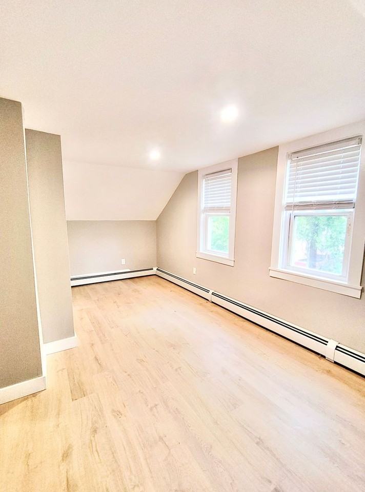 107 Sterry St - Photo 4 of 10