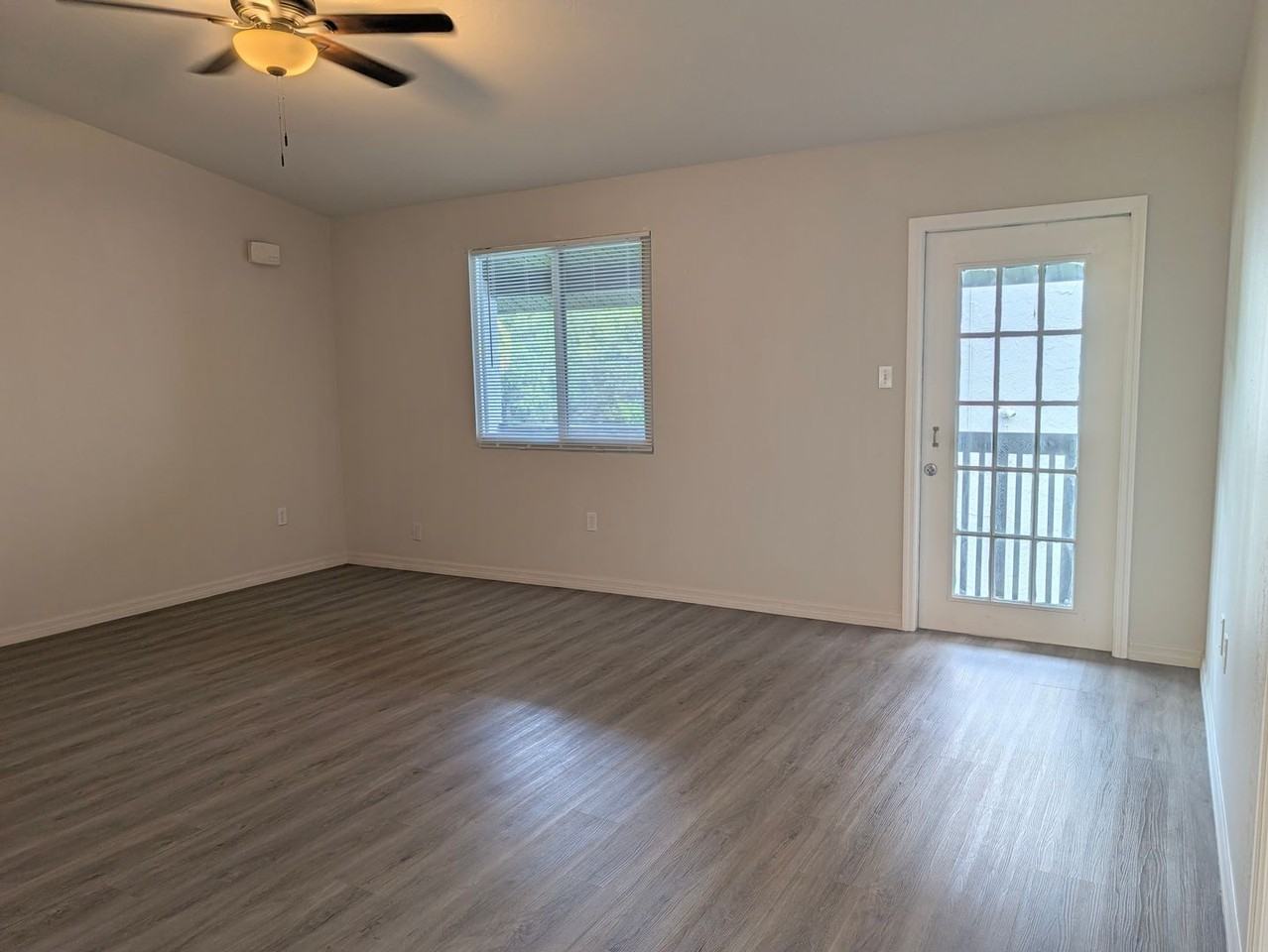 3754 Lora St - Photo 3 of 14