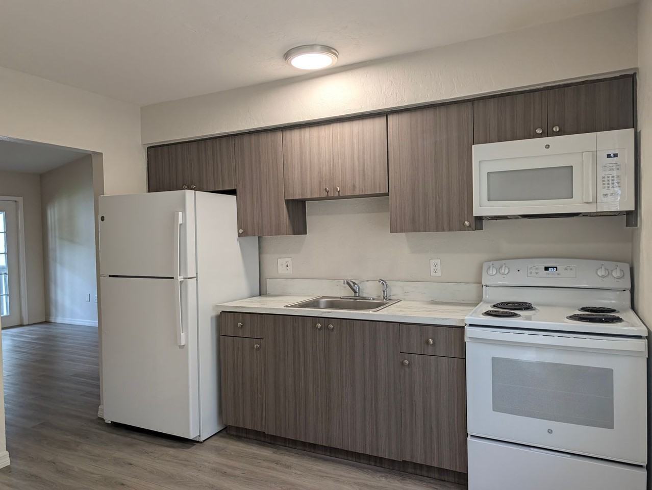 3754 Lora St - Photo 4 of 14