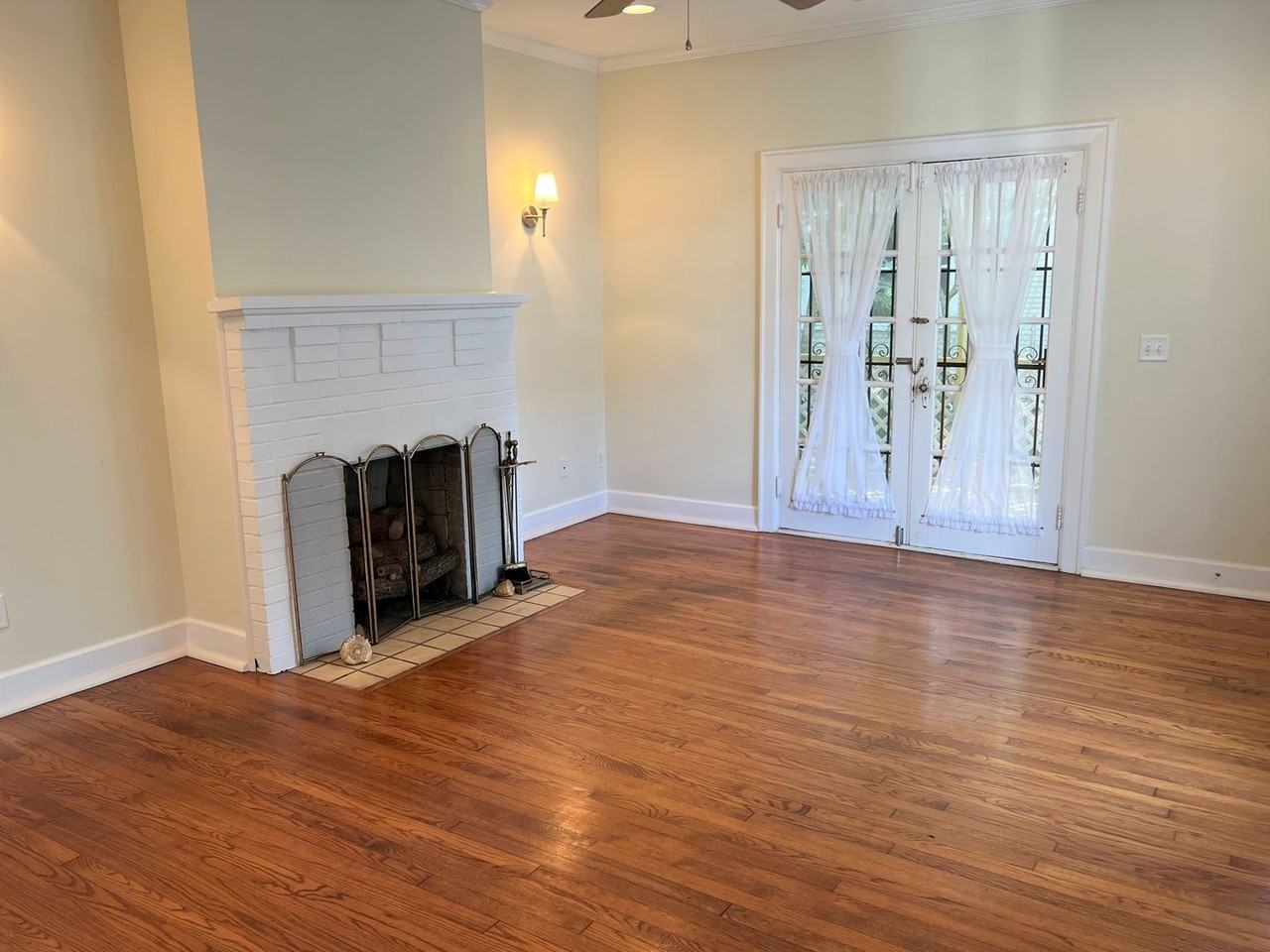 308 E 40th St - Photo 4 of 29