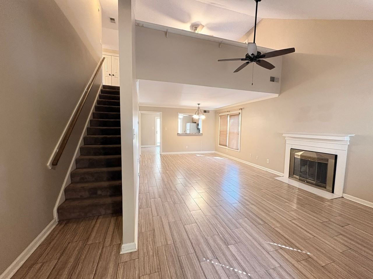 2634 Bay Pointe Cir W - Photo 2 of 16
