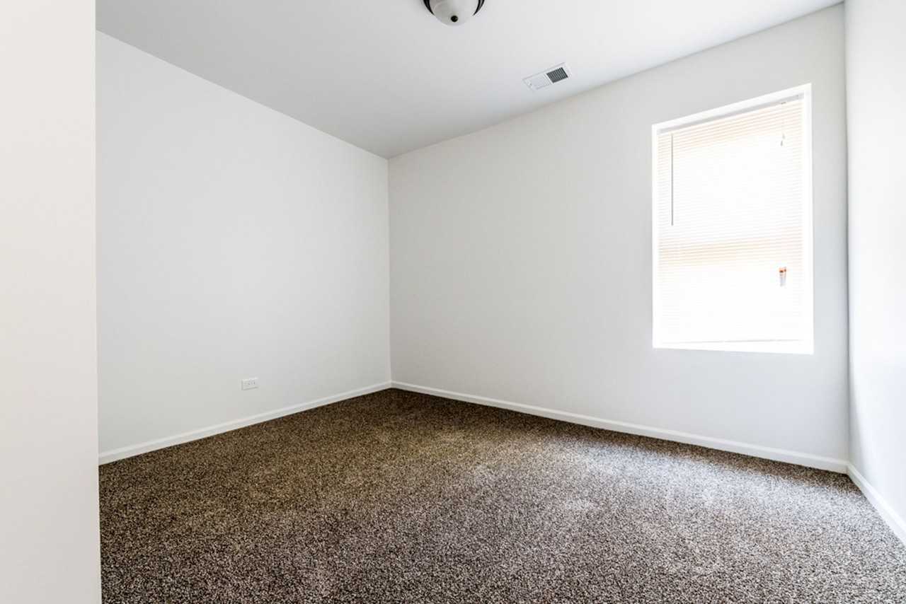 7034 S Claremont - Photo 3 of 27