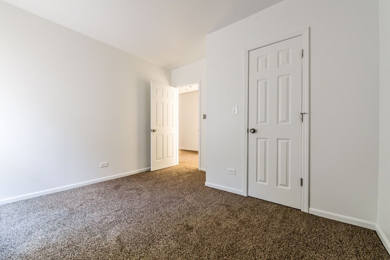 7034 S Claremont - Photo 5 of 27