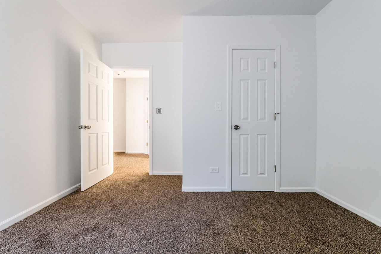 7034 S Claremont - Photo 7 of 27