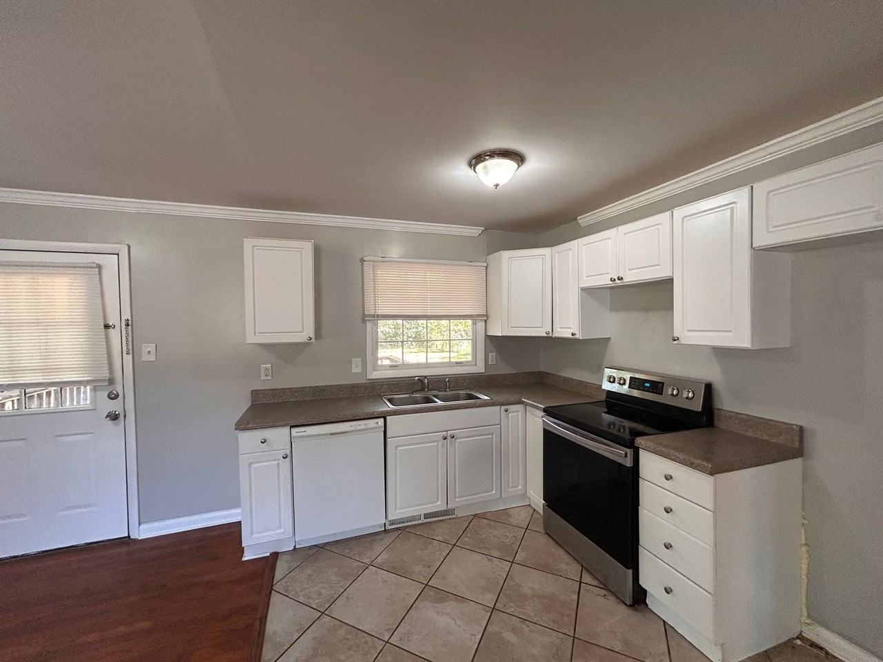 3510 Avondale Dr Nw - Photo 4 of 14