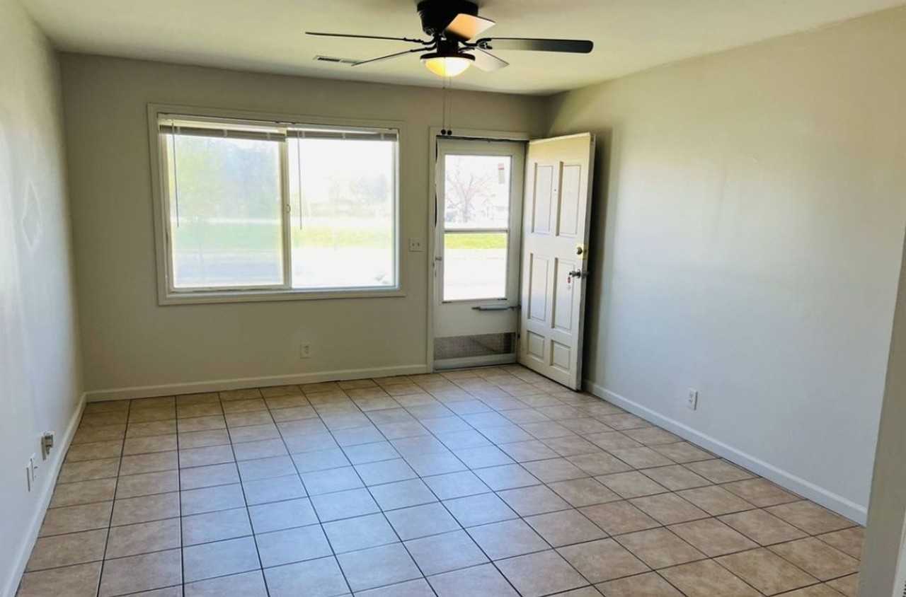 4211 E Linwood Blvd - Photo 2 of 5