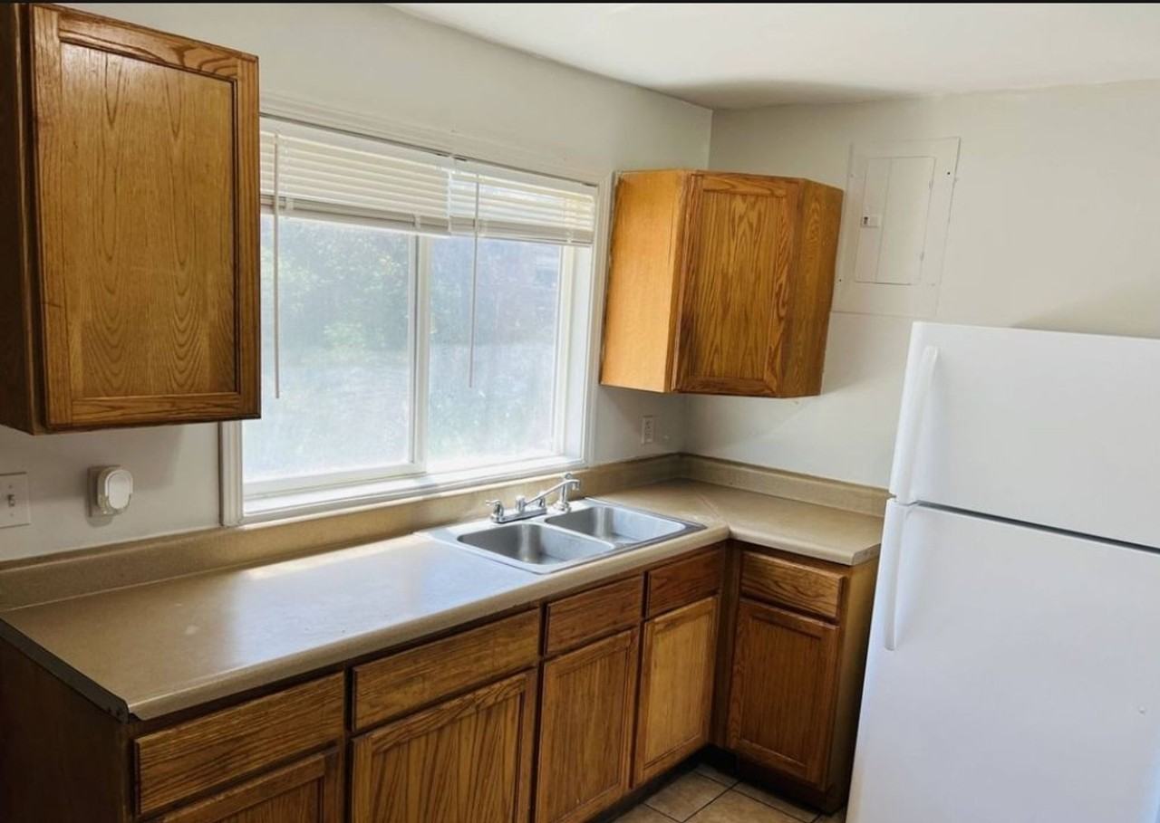 4211 E Linwood Blvd - Photo 3 of 5
