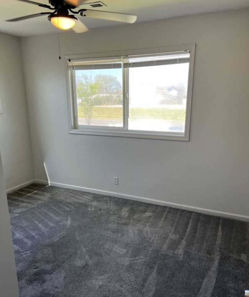 4211 E Linwood Blvd - Photo 4 of 5