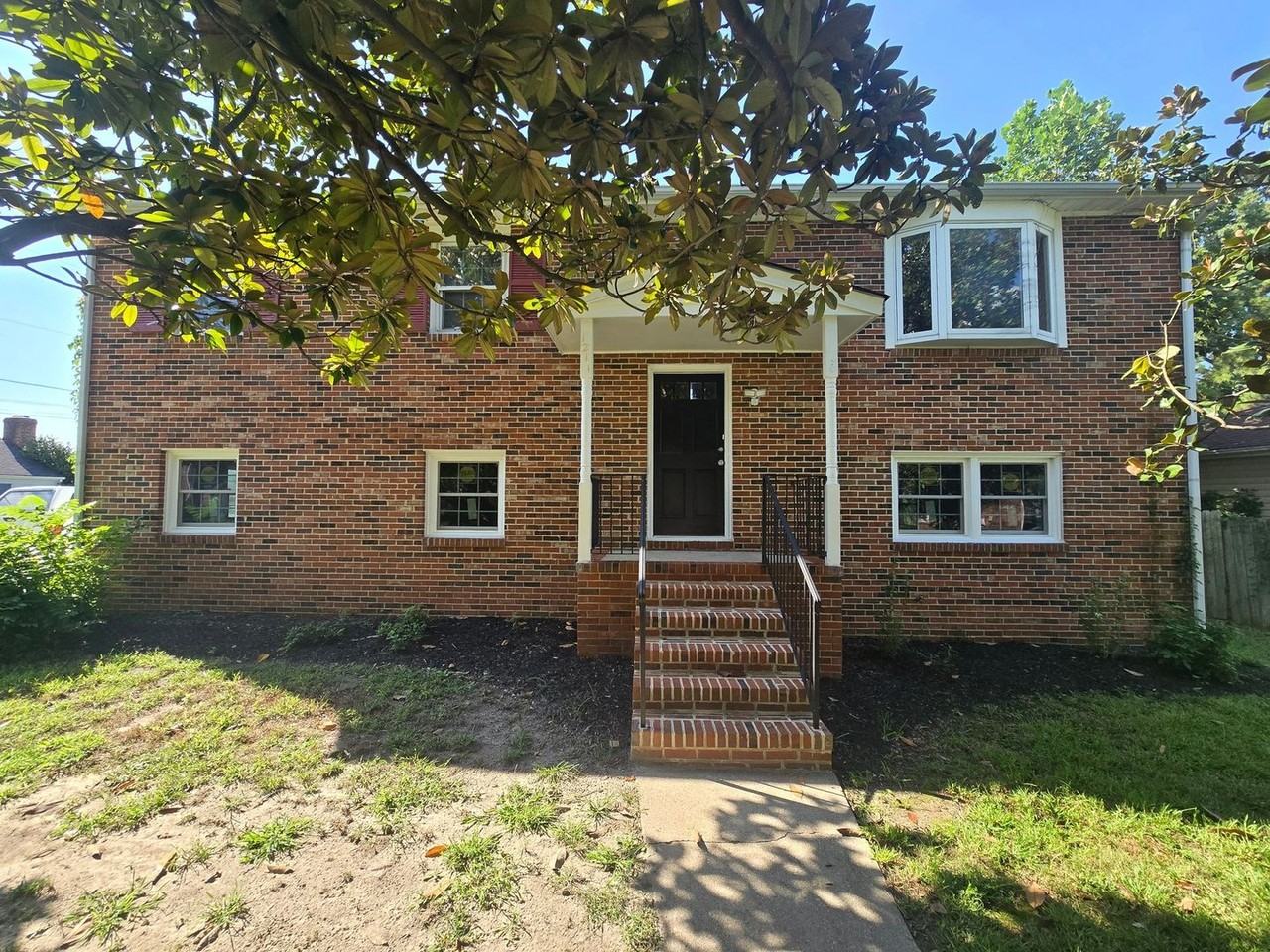1211 Clifton Dr - Photo 2 of 9