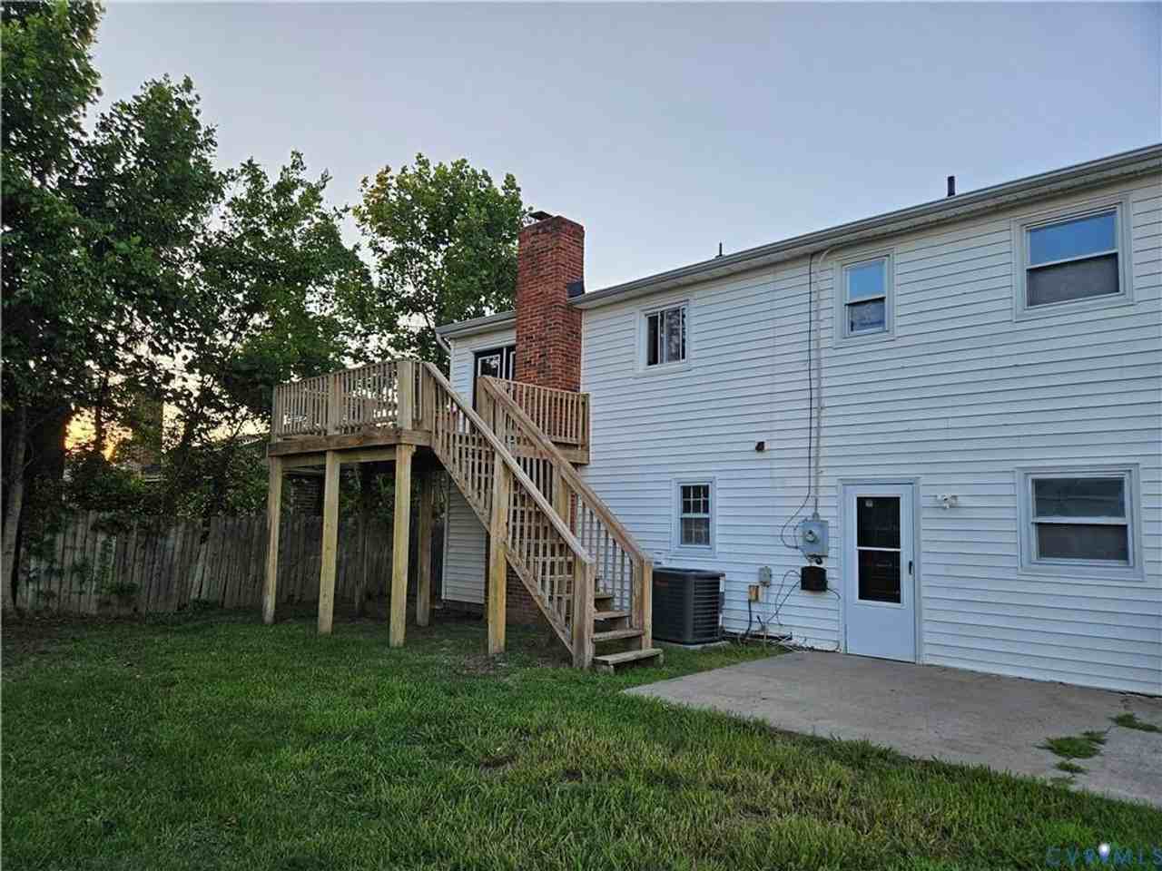 1211 Clifton Dr - Photo 3 of 9