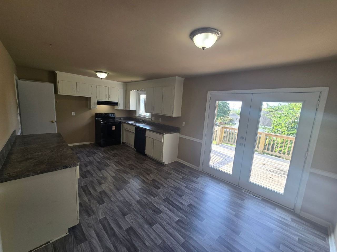 1211 Clifton Dr - Photo 5 of 9