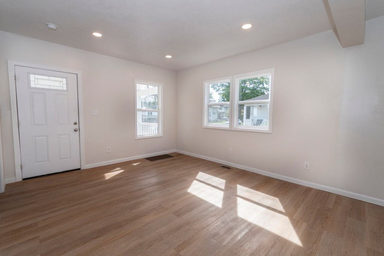 111 Campbell St - Photo 4 of 27