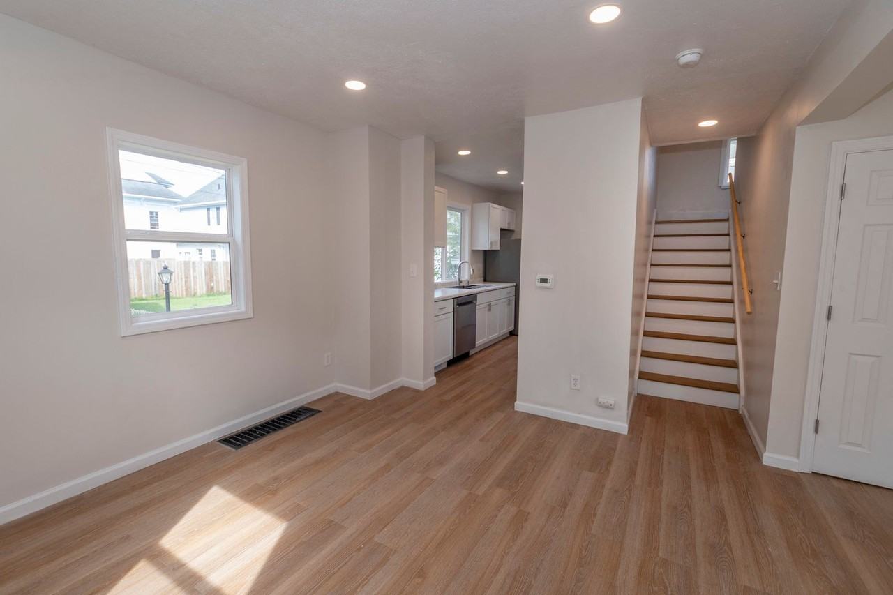 111 Campbell St - Photo 5 of 27