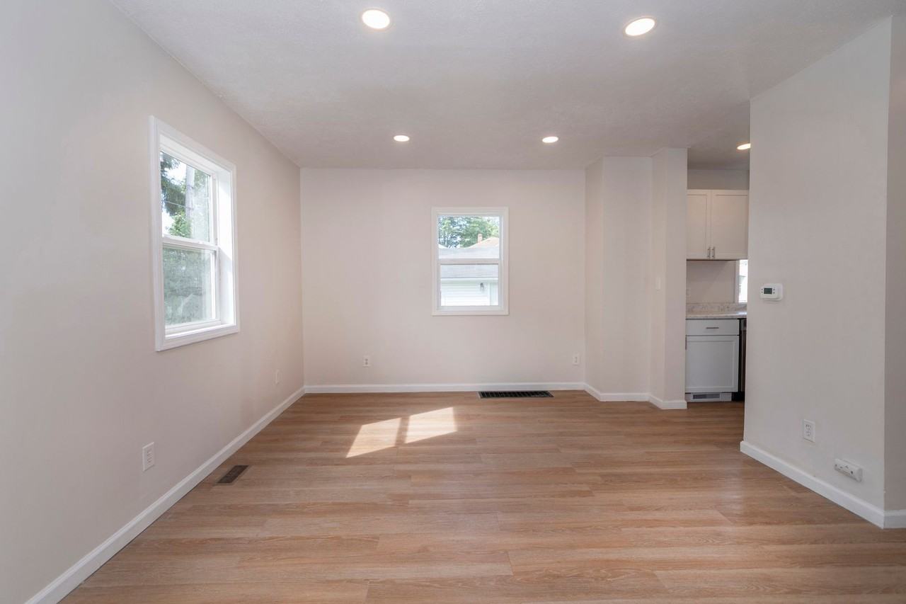 111 Campbell St - Photo 6 of 27