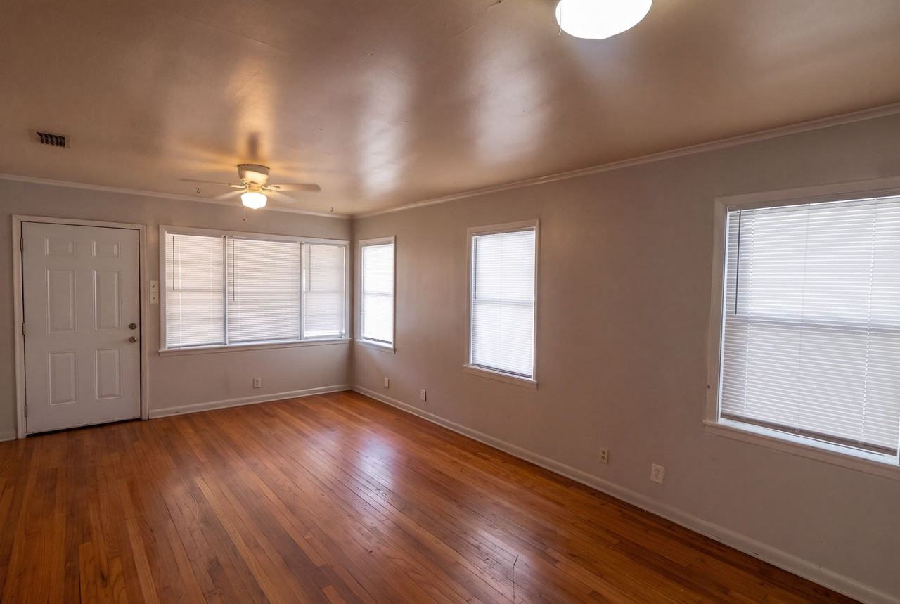 131 Lister St - Photo 3 of 12