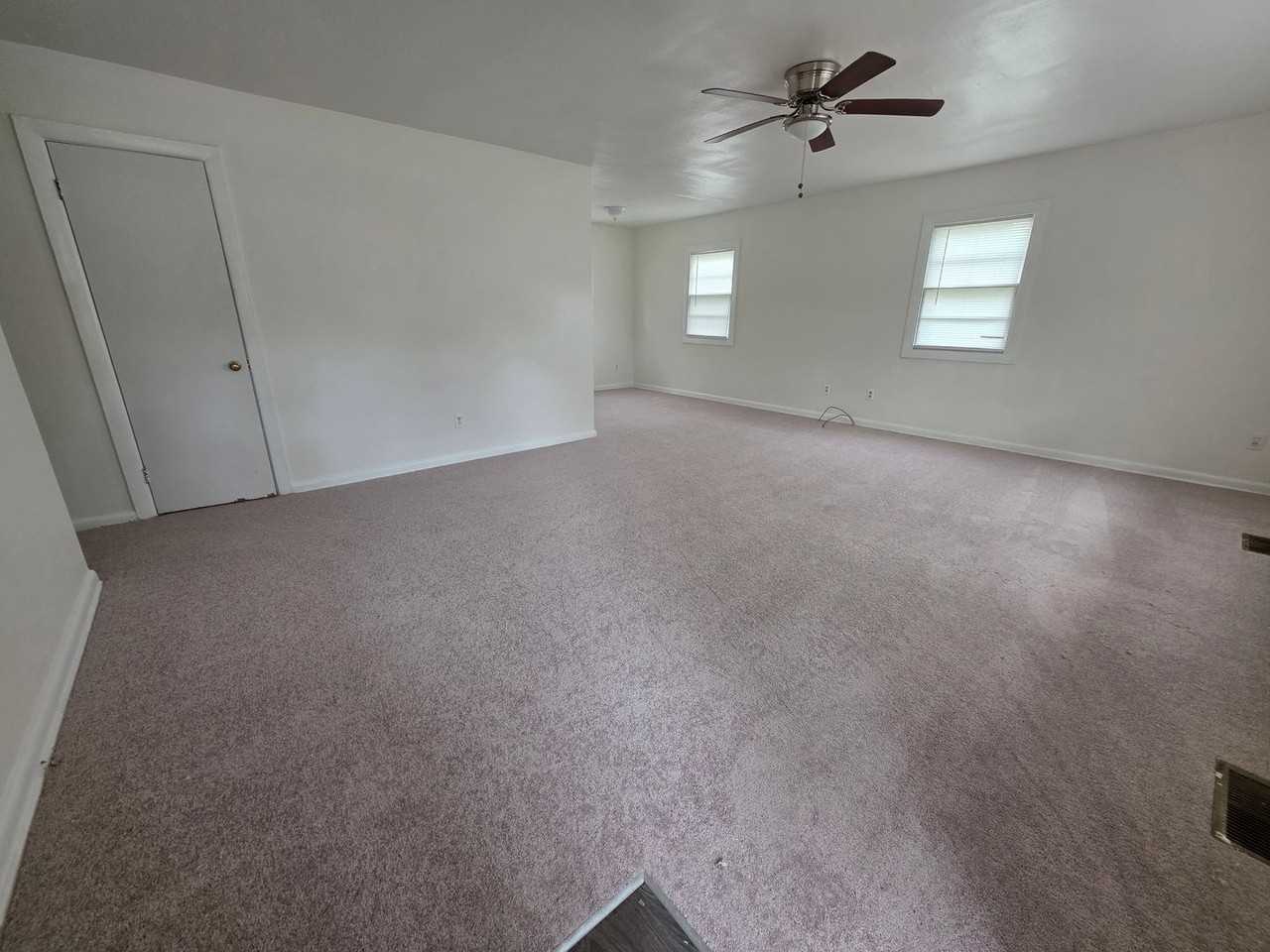 9 Ambrose Ln - Photo 4 of 9