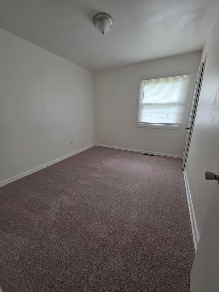 9 Ambrose Ln - Photo 7 of 9