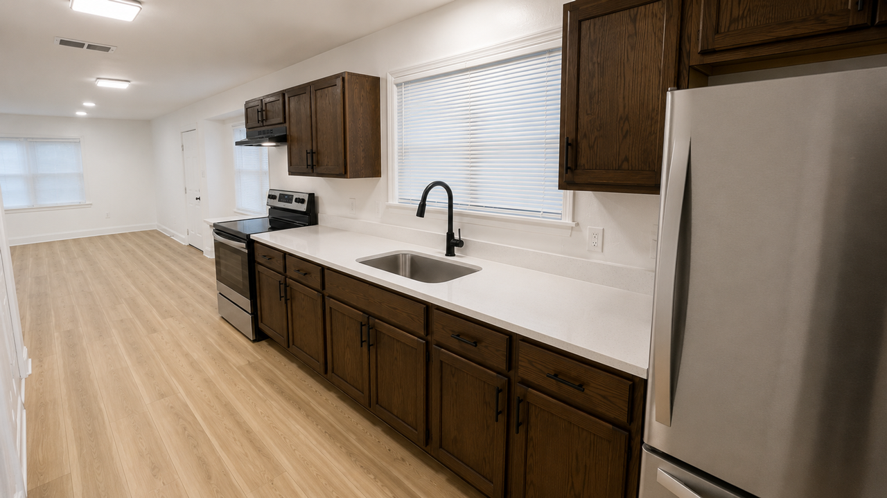 707 Oakwood - Photo 2 of 16