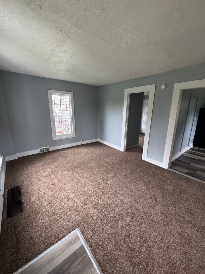 2469 28th St Sw - Photo 6 of 20