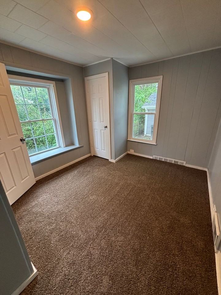 2469 28th St Sw - Photo 7 of 20