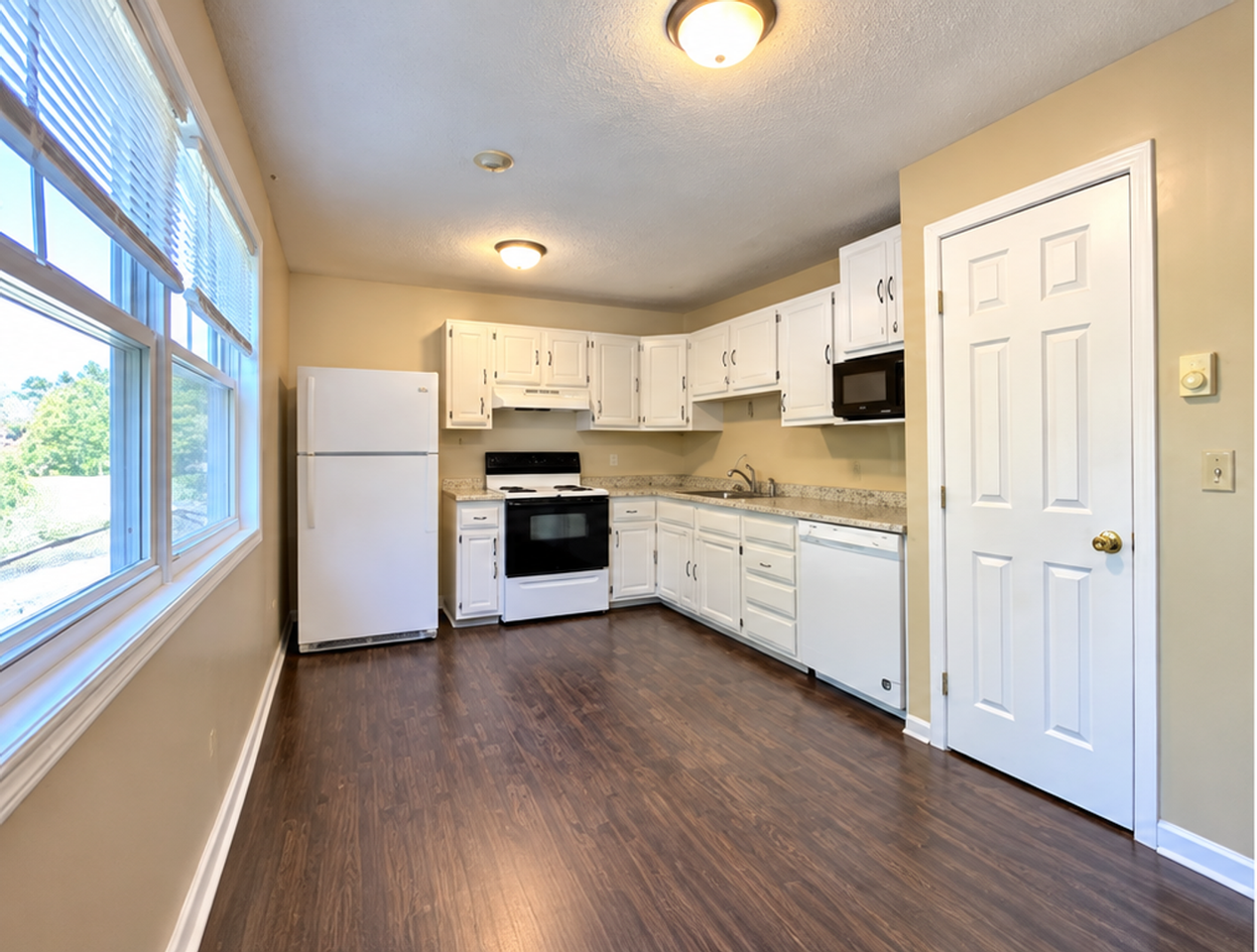 733 Union Ave - Photo 2 of 10