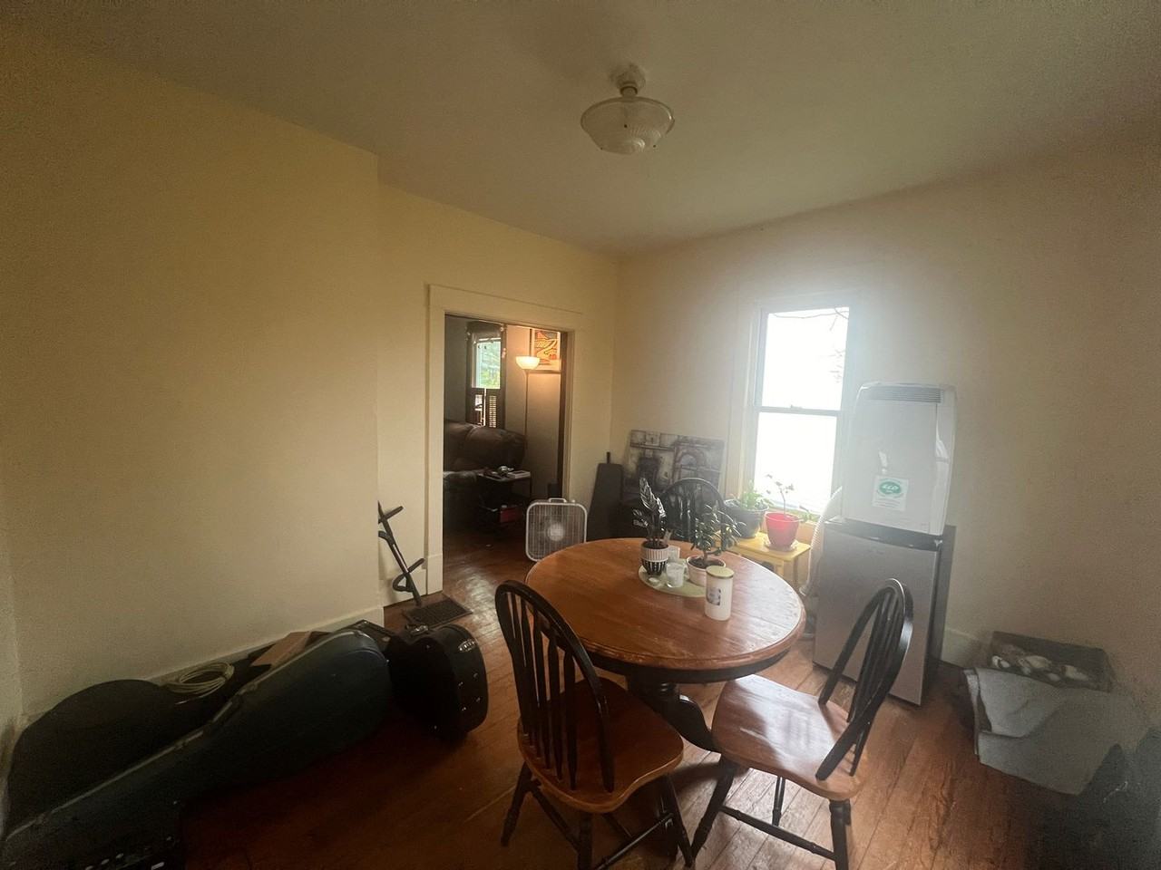307 Raymond St - Photo 4 of 11