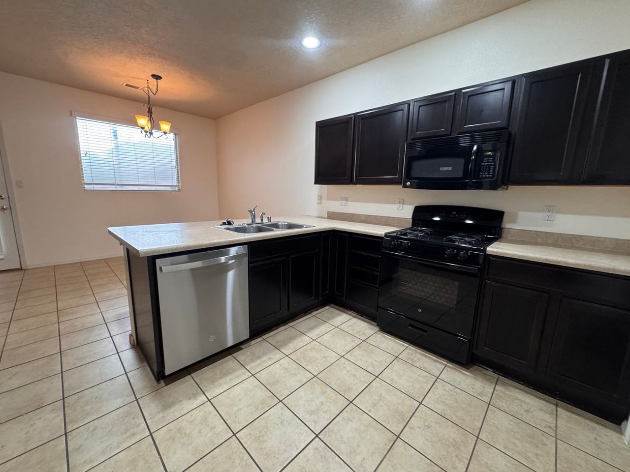 2151 Cortina Loop Se - Photo 4 of 16