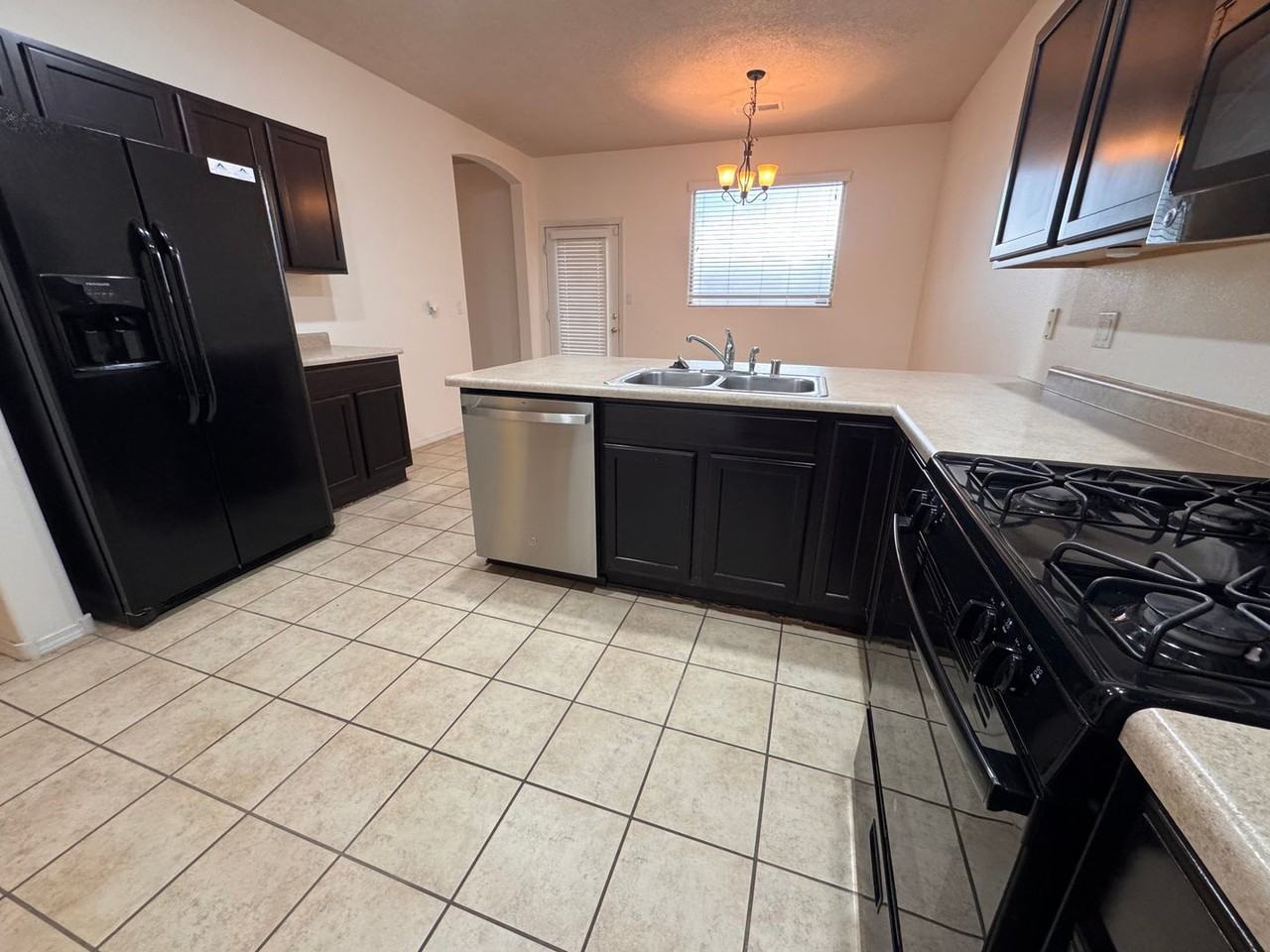 2151 Cortina Loop Se - Photo 5 of 16