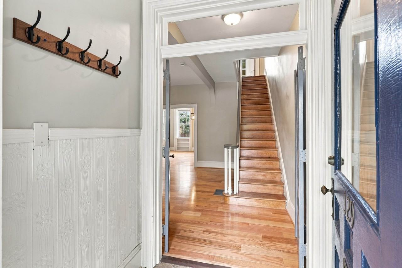 129 E Clay St - Photo 2 of 50