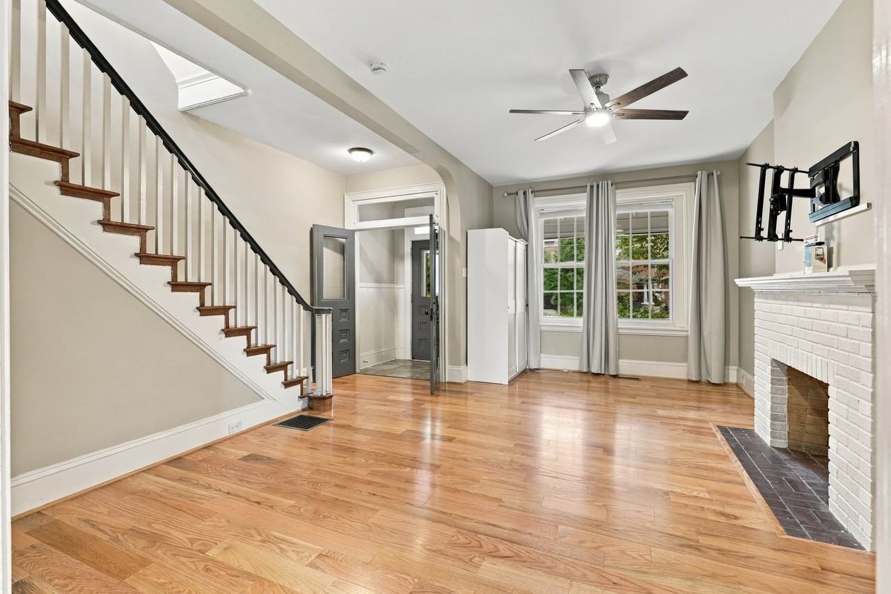 129 E Clay St - Photo 4 of 50