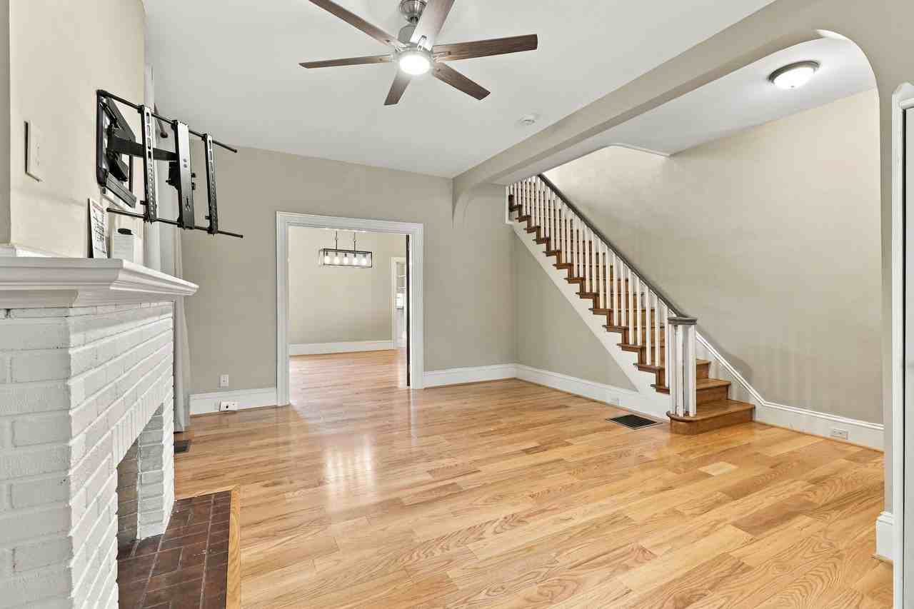 129 E Clay St - Photo 5 of 50