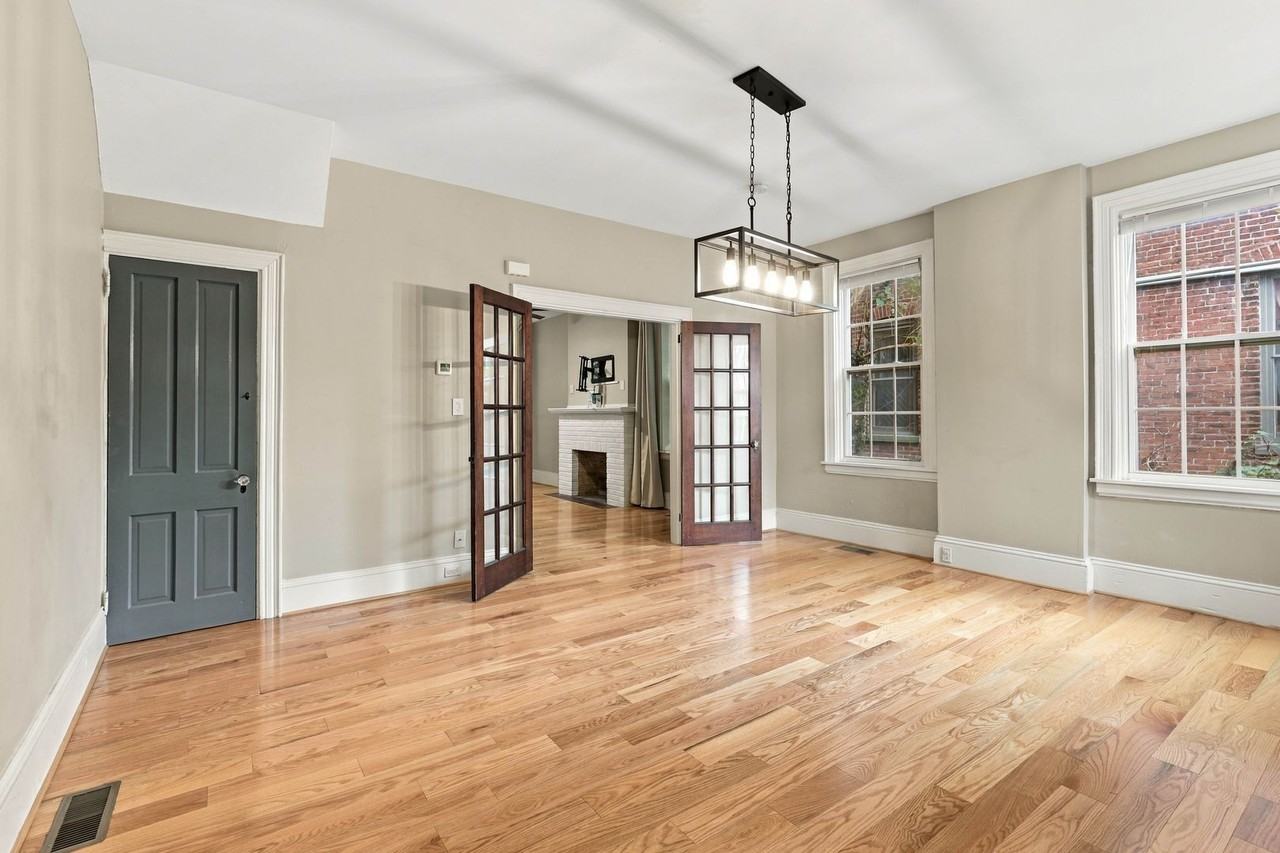 129 E Clay St - Photo 7 of 50