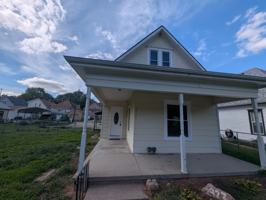 featured image of 2922 Burnside Ave